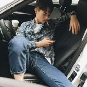 思念一个人的男生唯美意境头像 谁都会累如果付出只是