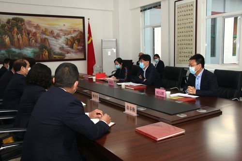 孔祥义代表我校进行表态发言.