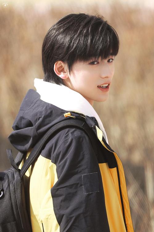 『宋亚轩』帅气,汝恰似潘安容貌,真乃当今美男子!『宋亚轩.