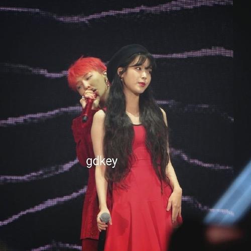 iuiu和gd权志龙的友谊认证互相邀请参加对方的演唱会还合作歌曲