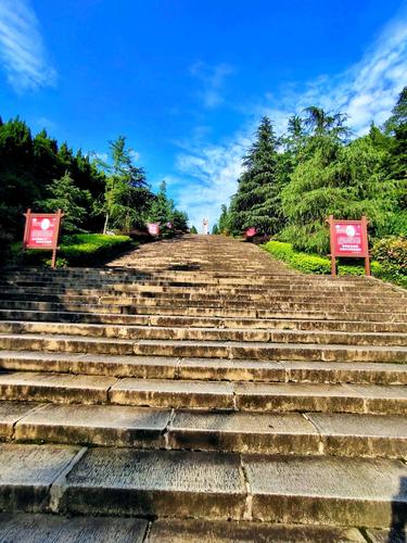 东塔岭烈士公园