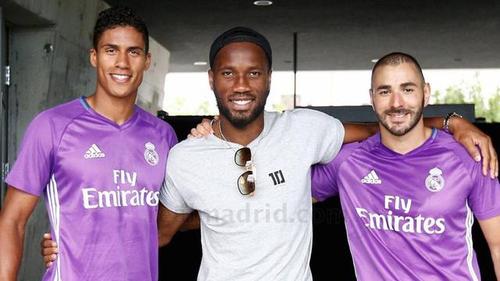 德罗巴:c罗乃天生领袖 今年他肯定拿金球奖