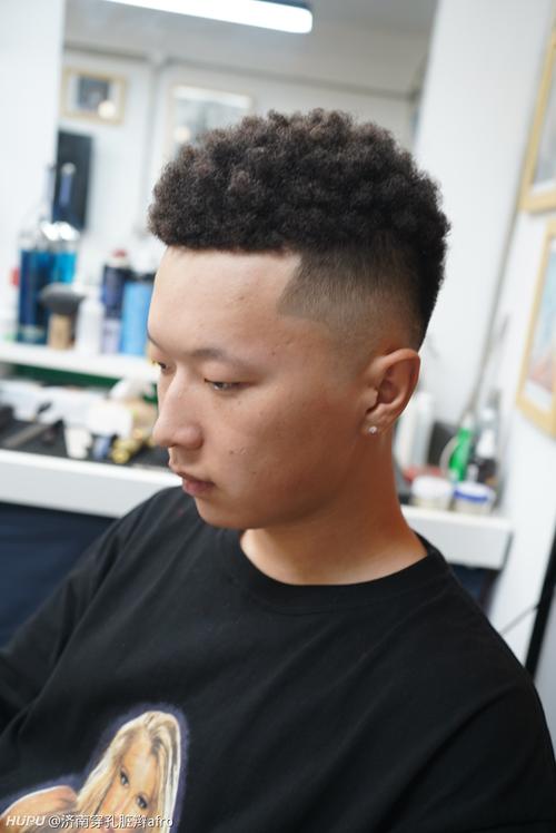 黑人烫发型好看吗