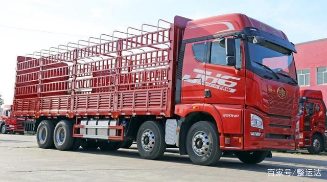 9.6米前四后八轮高栏货车