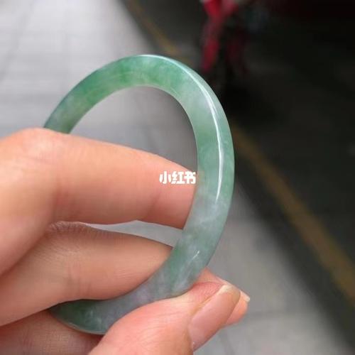 湖水绿圆条翡翠手镯,90小千_翡翠手镯_时尚_配饰