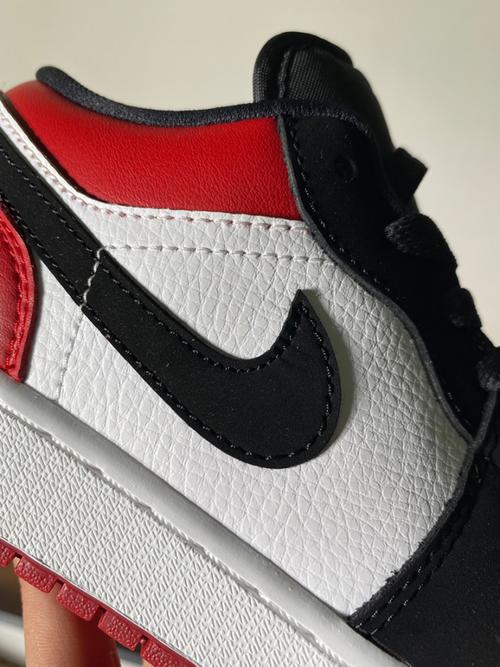 【毕业礼物】aj1 low 黑红脚趾