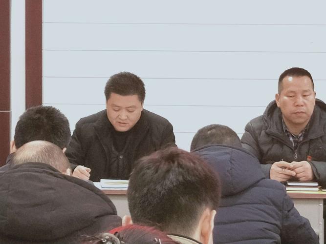 政教处主任李向锋同志要求各班主任及时,定时排查班级的安全隐患.