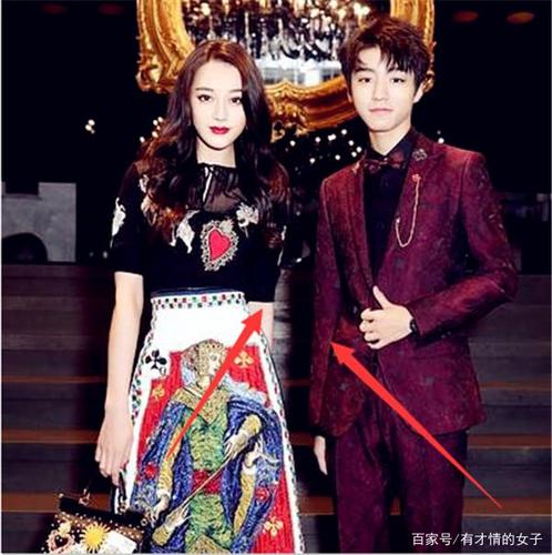 王俊凯和热巴合影,再看看和杨紫的合影,关系亲疏一目