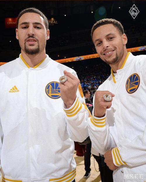 库里新赛季发挥太强了上个赛季其实是受到勇士队高层影响