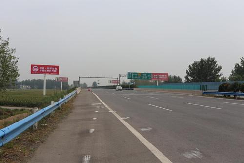 河南省/漯河市 京港澳高速k806漯河段单立柱广告  所属高速路线:京港