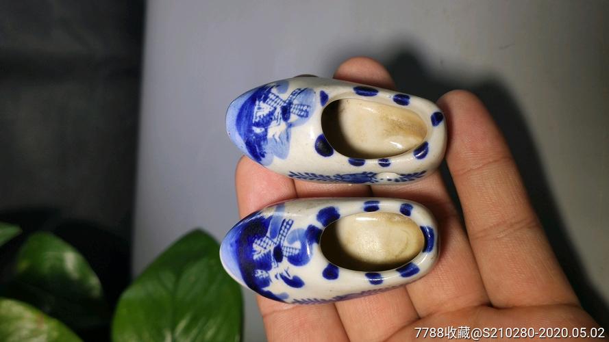 袖珍小瓷鞋,青花瓷,白地青花,年代不详,摆件/挂件,花卉,其他窑系