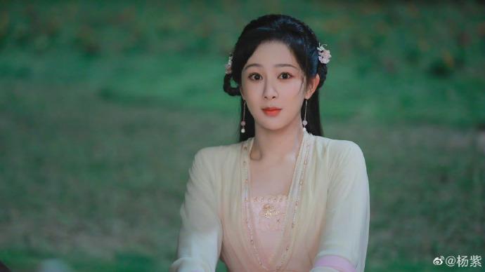 杨紫杀青了#杨紫晒杀青花絮照,历经192天,恭喜小猴紫又完成一个角色