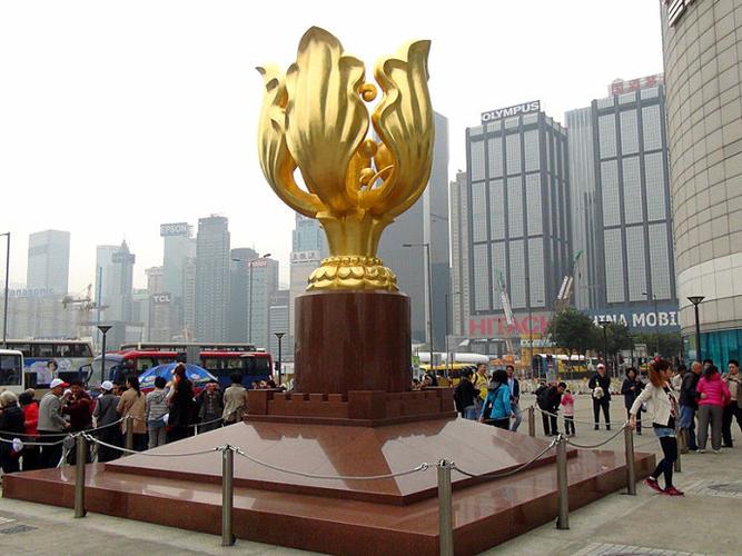 夕阳红港澳行第三站香港金紫荆广场