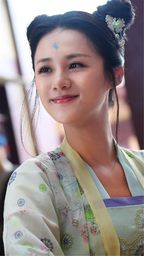 安悦溪剧照,浓烈的古装气息,很有少女的味道!