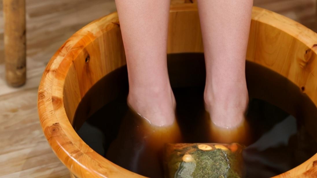 冬季泡脚,保暖又养生,但要注意五大禁忌