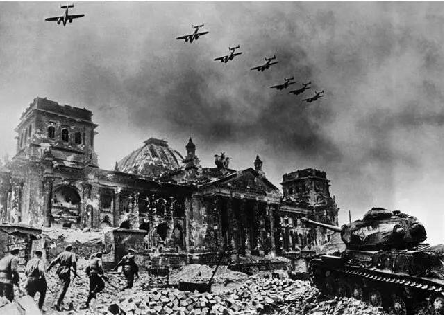 斯大林格勒战役1943年2月,近卫第5坦克军在哈尔科夫和德军展开血战