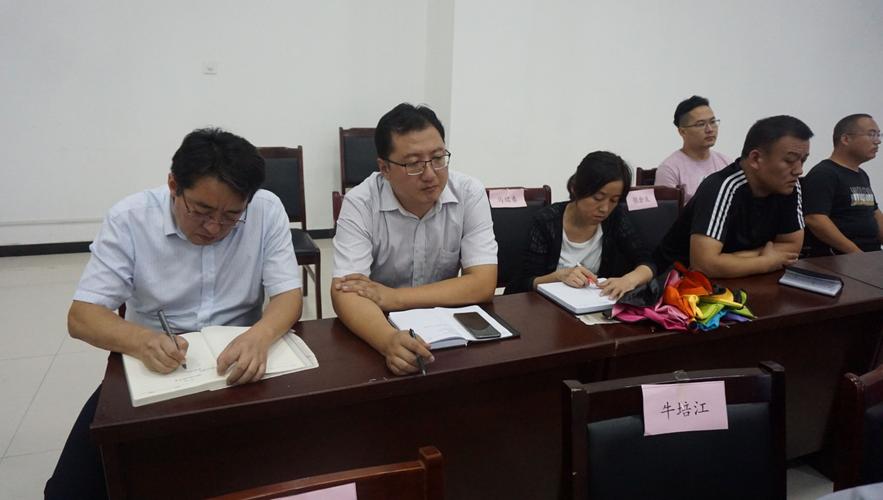 稳步提升--菏泽一中实验学校召开全校班主任会 写美篇首先,张斌校长在
