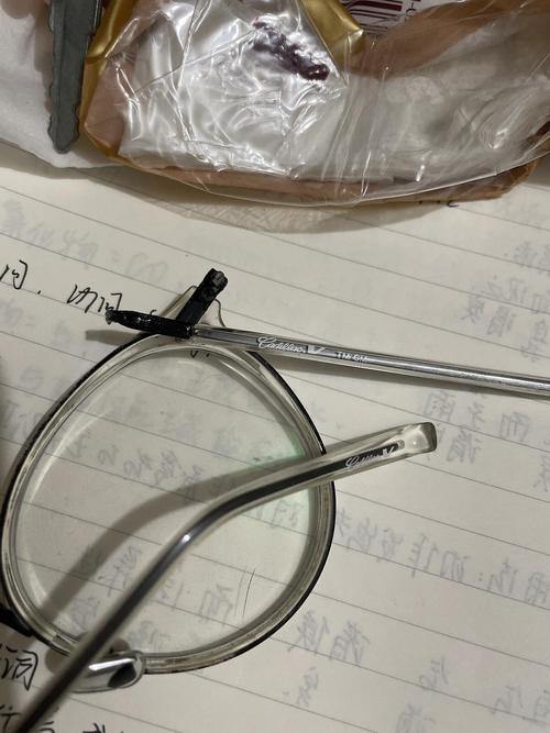坐坏眼镜框了怎么办?来看解决办法