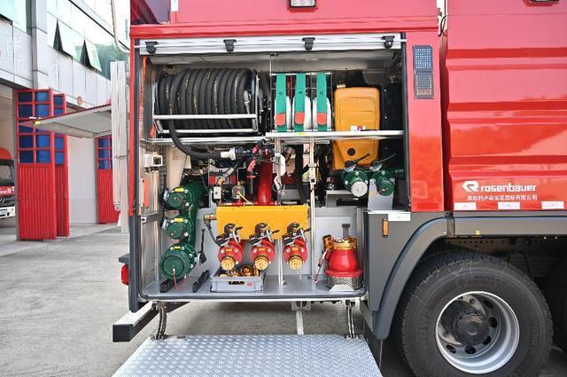 双干粉卷盘 干粉枪的配置着实令人意外,这套系统理论上来说只标配一套