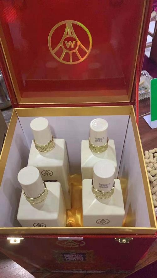 酒精纯度: 52度香型:浓香型产地:四川品牌:五粮液体积(ml): 500保质