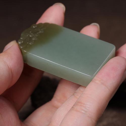 新疆和田青玉籽料沙枣青翳糖仿古祥云纹无事牌