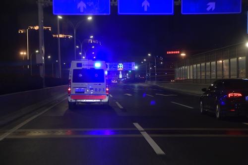 新冠肺炎 | 21辆救护车81名队员,他们是唯一一支外省支援武汉急救转运