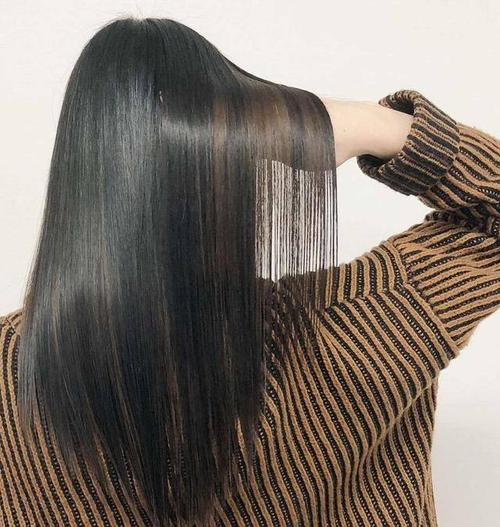 软化头发和拉直头发的区别