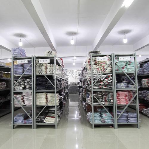广州某服装品牌定做仓库中型货架