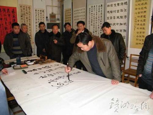 中国书法家协会会员,河南省书画院特聘书法家,河南省草书专业委员会