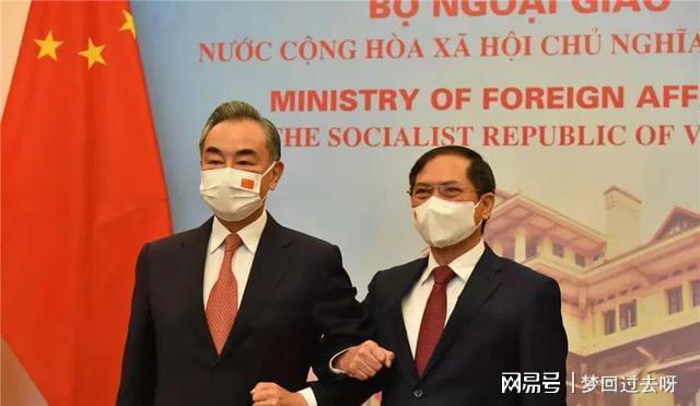 越南疫情失控10省军医抵达河内危难之际王毅携300万疫苗救场