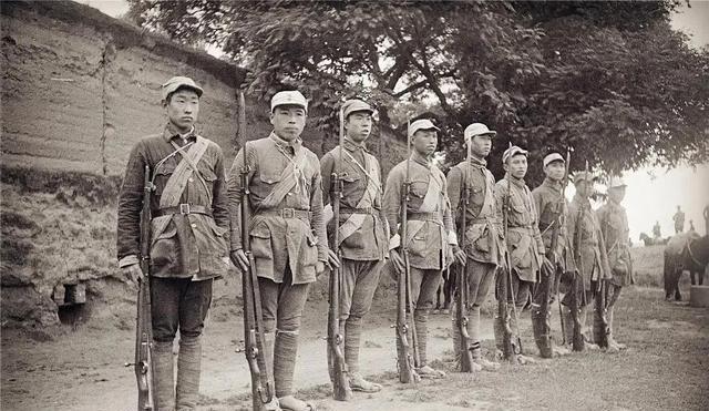老照片抗战时期的八路军战士