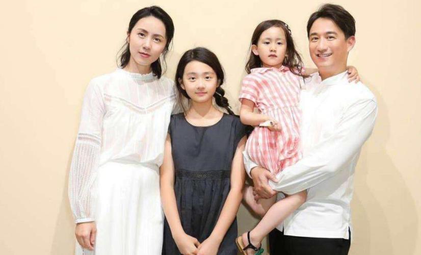 曹颖王斑儿子帅上热搜盘点那些颜值没拖爹妈后腿的星二代