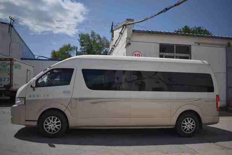 17座金龙大商务车