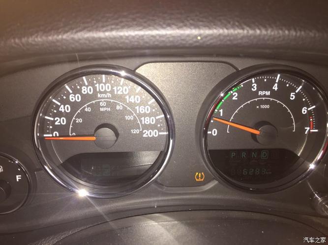 牧马人仪表盘,亮这个黄色的叹号是啥情况?胎压不缺呀!