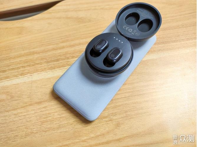 南卡充电宝pow3:多机同时充电,支持无线快充