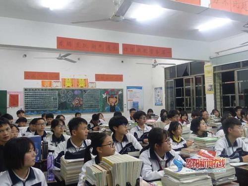 邵东四中举行"防溺水"主题班会比赛