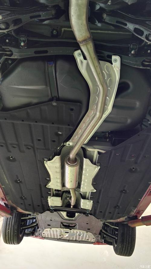 十代思域底盘非常平整规范,比代有巨大进步,隔音也有定提升!