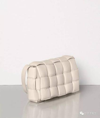 bottega veneta | 编织的另一种演绎:俏皮又可爱的 padded cassette