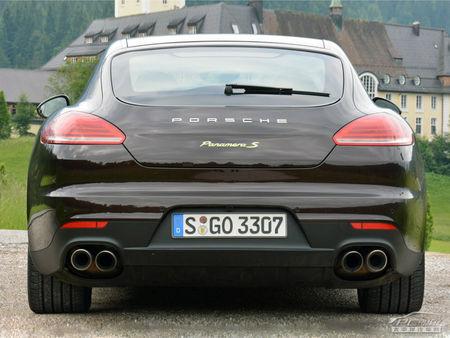 会不会是保时捷-panamera(帕娜美纳)