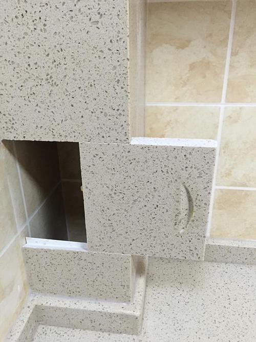 包管,现在的装修真实越做越高级了,以前哪有这种东西,石英石包.