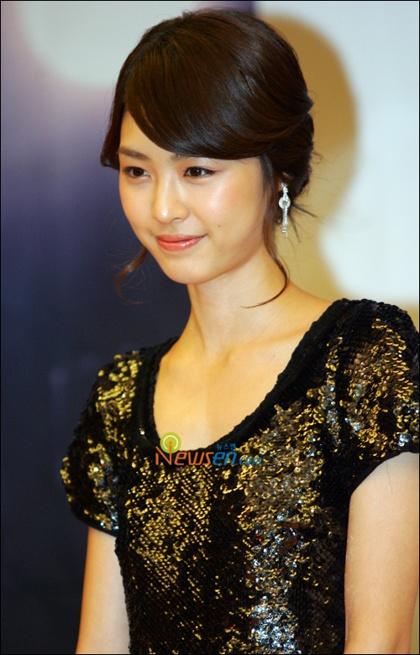  p>李沇熹(lee yeon hee),1988年2月26日出生于韩国,韩国女演员,模特.