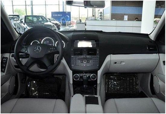 奔驰c级轿车内饰