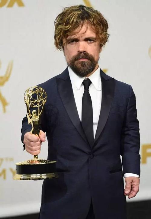 《权力的游戏》中"小恶魔"的扮演者彼特·丁拉基(peter dinklage)