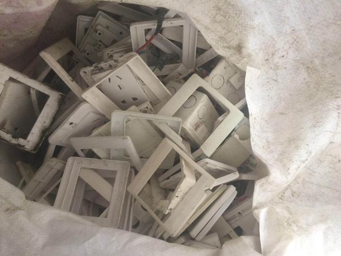 出售电源插座面板开关盒废塑料