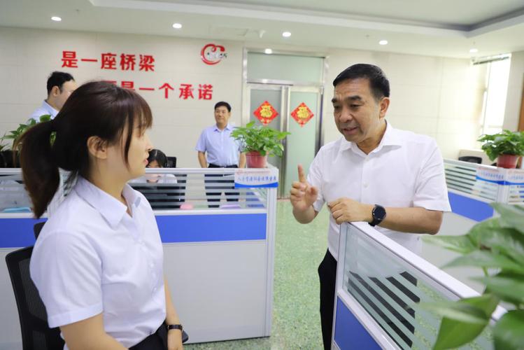 省人社厅副厅长常万琦一行莅临驻马店市12345政务服务便民热线中心