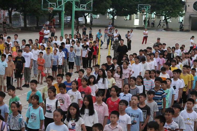 2019年9月2日宜章县第十一中学初一新生为期三天的新生入学教育活动拉