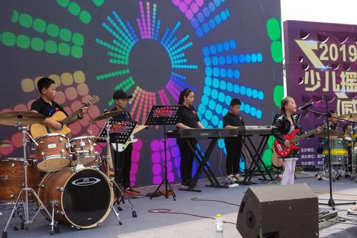 大地少儿乐队闪耀中国少儿摇滚音乐节!