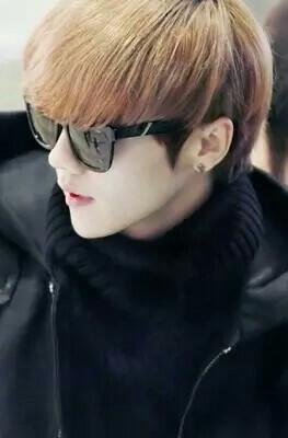 [鹿晗][分享]210410 时尚达人鹿晗教你怎样戴墨镜,实用又炫酷你学会了