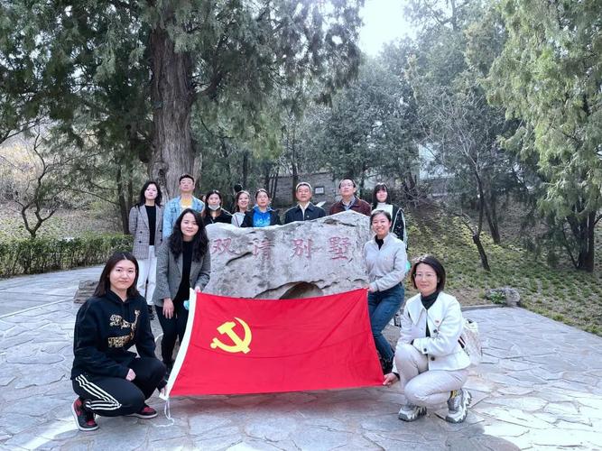 湖北孝昌县王店镇党委书记胡忠文的故事——"10分钟服务承诺"暖民心