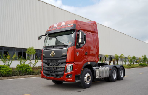 乘龙h7轻奢版牵引车:一年多赚6.2万元!真高效实创富!